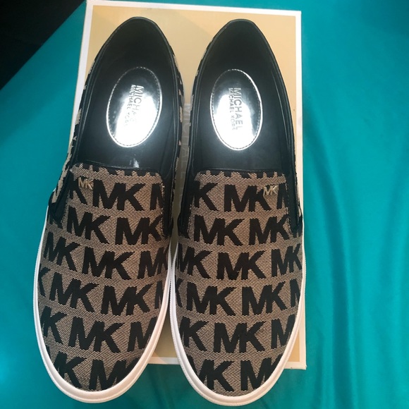 Sz 10 Blk MK slip-ons - Picture 1 of 4